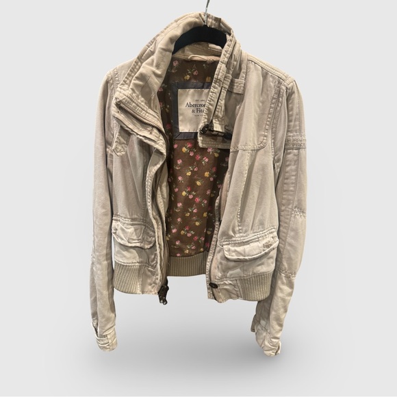 Abercrombie & Fitch Women's Beige Utility Jacket - Picture 14 of 15